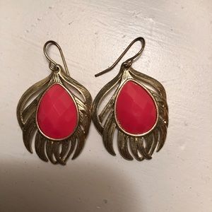 Hot pink feather dangle earrings💗